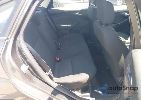 2016 Ford Focus Se z USA, uszkodzony, nr VIN 1FADP3F21GL334804